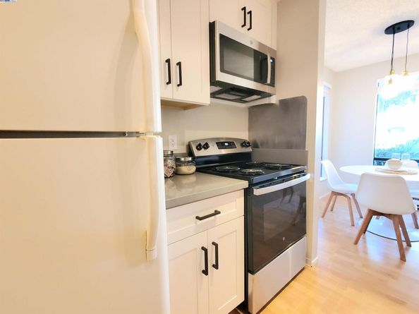 2 Admiral Dr 280, Emeryville CA 94608