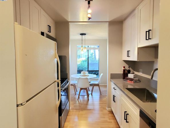 2 Admiral Dr 280, Emeryville CA 94608