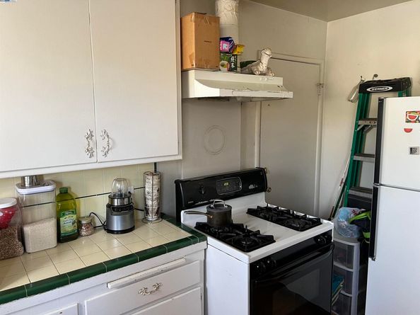 10926 Bancroft Ave, Oakland CA 94603