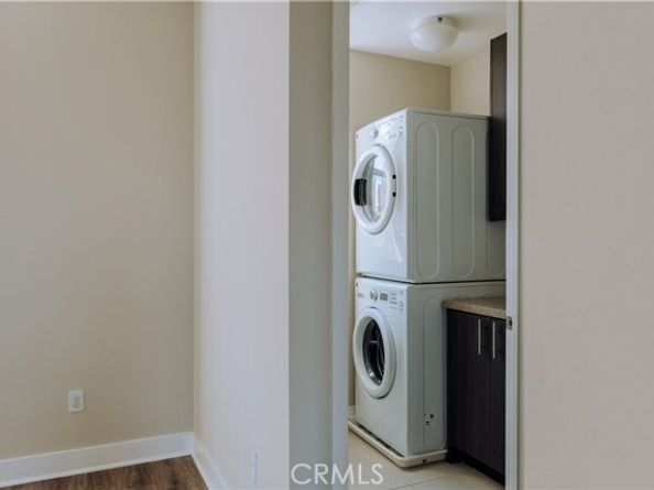 2753 Waverly Drive 1103, Los Angeles CA 90039