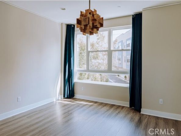 2753 Waverly Drive 1103, Los Angeles CA 90039