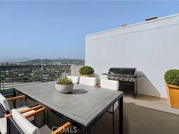 2753 Waverly Drive 1103, Los Angeles CA 90039