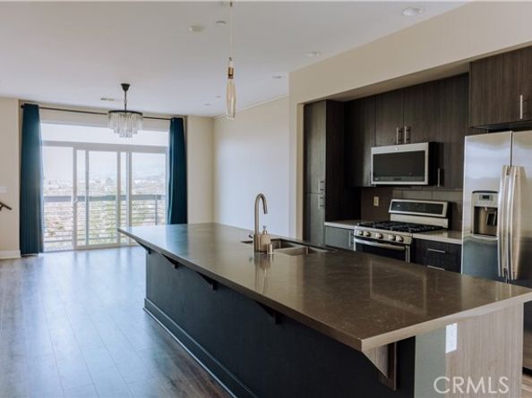 2753 Waverly Drive 1103, Los Angeles CA 90039