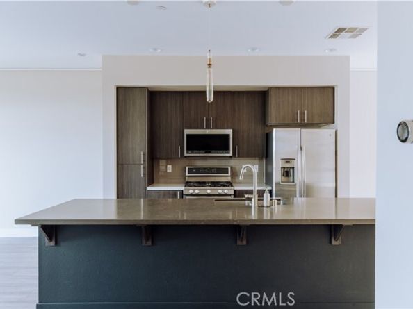 2753 Waverly Drive 1103, Los Angeles CA 90039