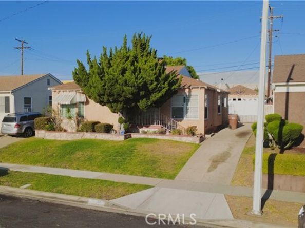 11516 S St Andrews, Los Angeles CA 90047