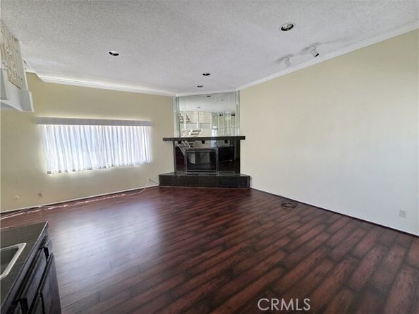 7650 Topanga Canyon, Canoga Park (los Angeles) CA 91304