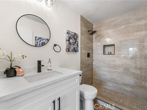 8800 Burnet Avenue 15, North Hills (los Angeles) CA 91343