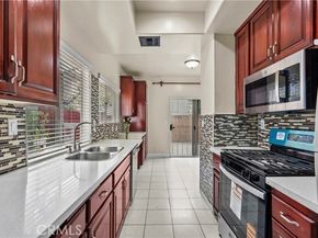 9400 Burnet 103, North Hills (los Angeles) CA 91343