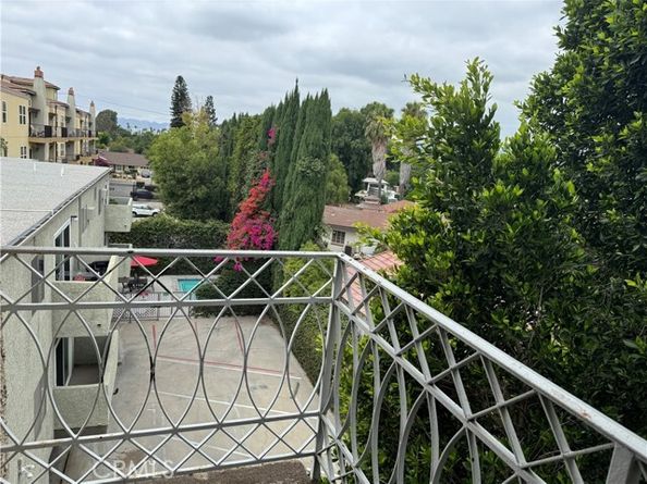 19029 Nordhoff Street 308, Northridge (los Angeles) CA 91324