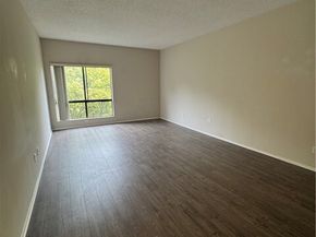 19029 Nordhoff Street 308, Northridge (los Angeles) CA 91324