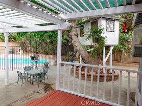 8554 Owensmouth Avenue, Canoga Park (los Angeles) CA 91304