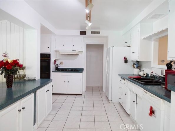 8554 Owensmouth Avenue, Canoga Park (los Angeles) CA 91304