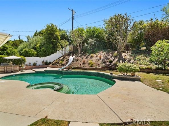 22666 Margarita Drive, Woodland Hills (los Angeles) CA 91364