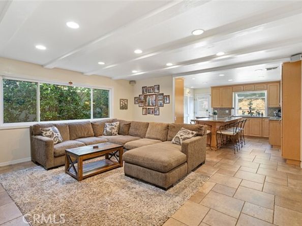22666 Margarita Drive, Woodland Hills (los Angeles) CA 91364