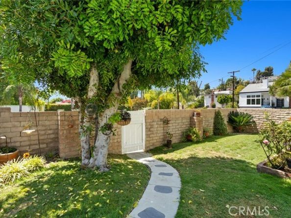 22666 Margarita Drive, Woodland Hills (los Angeles) CA 91364