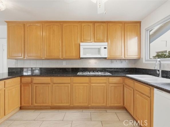 6820 Gross Avenue, West Hills (los Angeles) CA 91307