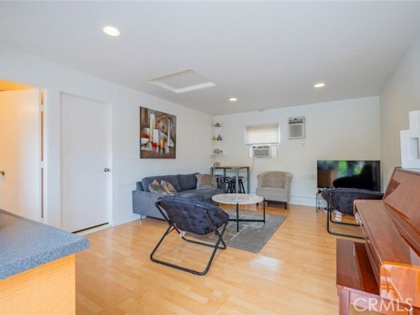 10404 Jardine Avenue, Sunland (los Angeles) CA 91040
