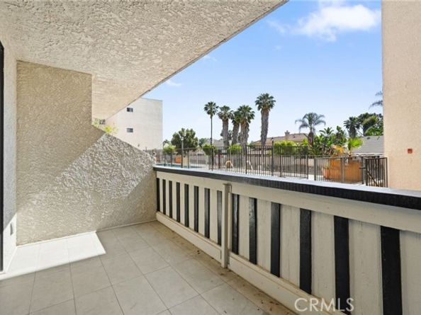 19029 Nordhoff Street 103, Northridge (los Angeles) CA 91324