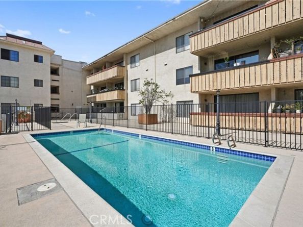 19029 Nordhoff Street 103, Northridge (los Angeles) CA 91324
