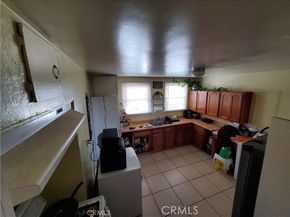 10401 S San Pedro, Los Angeles CA 90003