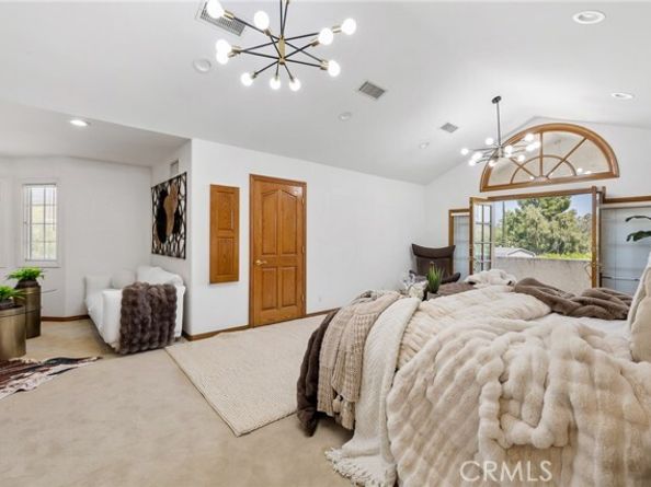 10703 Wheatland Avenue, Sunland (los Angeles) CA 91040