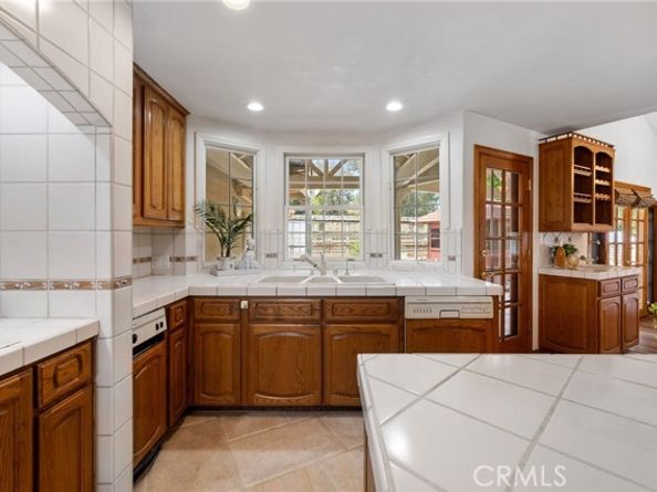 10703 Wheatland Avenue, Sunland (los Angeles) CA 91040