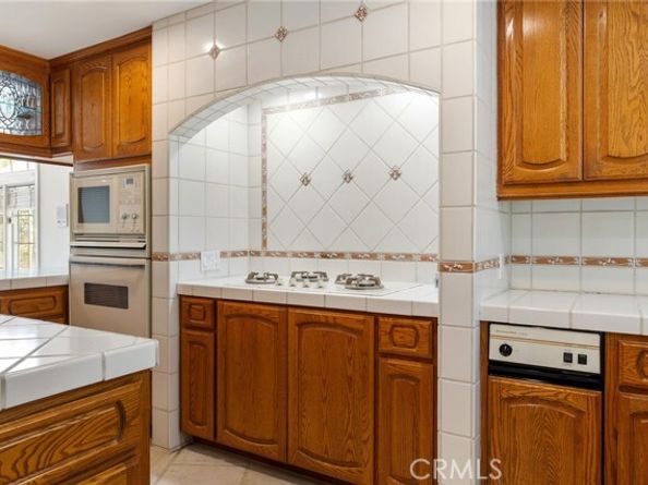10703 Wheatland Avenue, Sunland (los Angeles) CA 91040