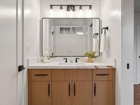 18924 Halsted Street, Northridge (los Angeles) CA 91324