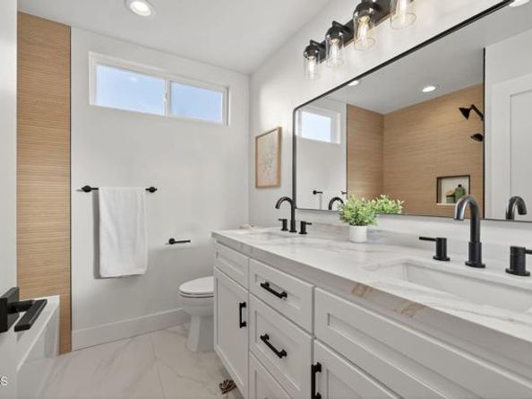 18924 Halsted Street, Northridge (los Angeles) CA 91324