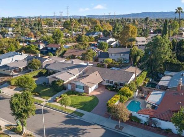 18924 Halsted Street, Northridge (los Angeles) CA 91324