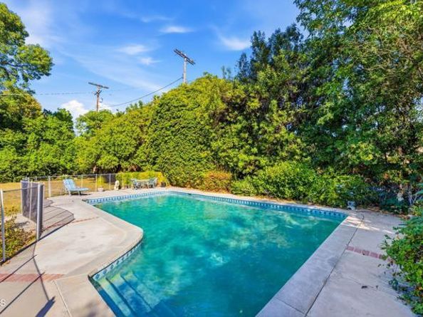 17933 Osborne Street, Northridge (los Angeles) CA 91325