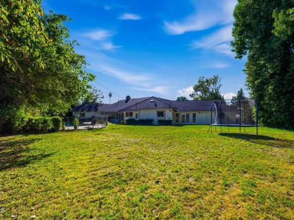 17933 Osborne Street, Northridge (los Angeles) CA 91325