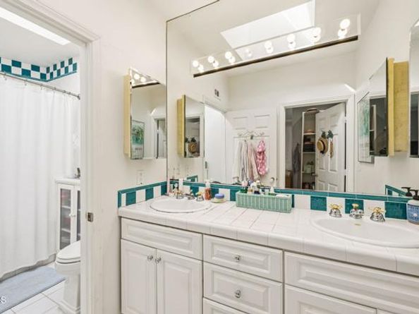 17933 Osborne Street, Northridge (los Angeles) CA 91325