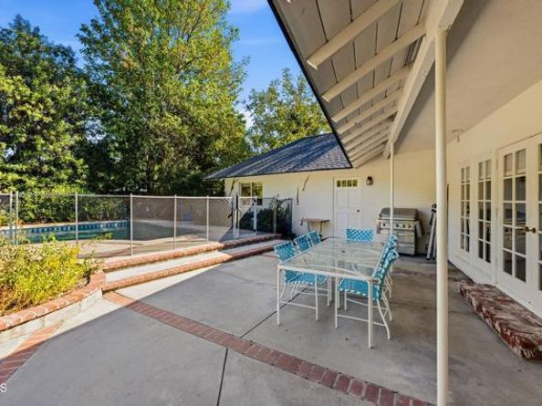 17933 Osborne Street, Northridge (los Angeles) CA 91325