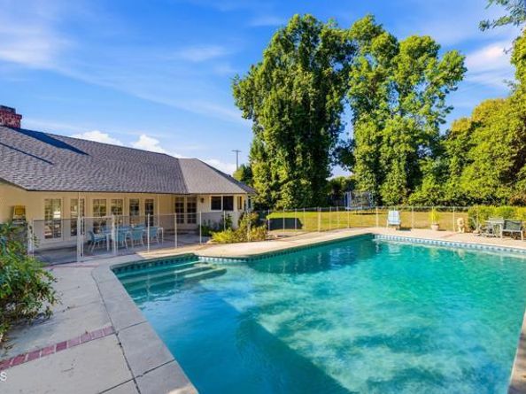 17933 Osborne Street, Northridge (los Angeles) CA 91325