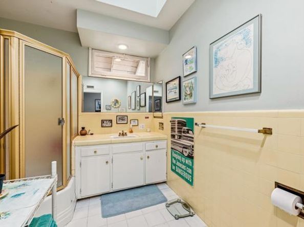 17933 Osborne Street, Northridge (los Angeles) CA 91325