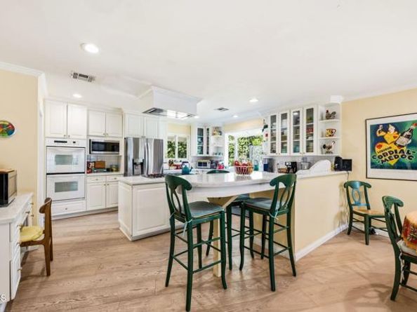 17933 Osborne Street, Northridge (los Angeles) CA 91325