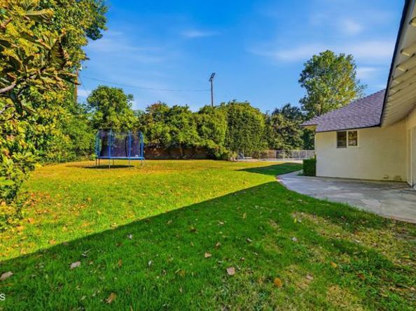 17933 Osborne Street, Northridge (los Angeles) CA 91325