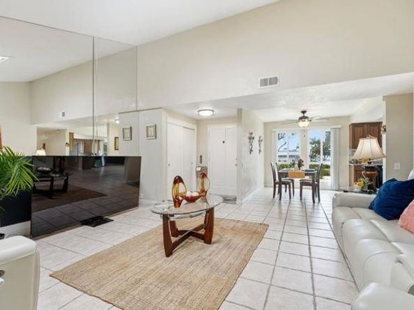 3655 Vista Campana 9, Oceanside CA 92057