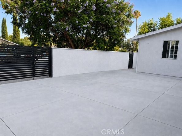 19331 Lorne St., Reseda (los Angeles) CA 91335