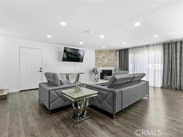 8801 Cedros Avenue 7, Panorama City (los Angeles) CA 91402