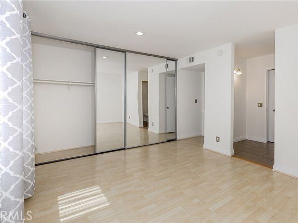 10504 Sunland Boulevard 5, Sunland (los Angeles) CA 91040