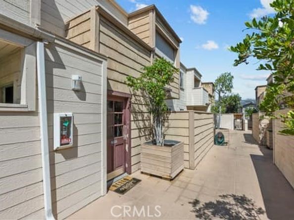 9950 Jordan Avenue 10, Chatsworth (los Angeles) CA 91311