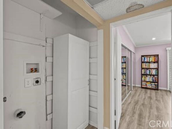 9950 Jordan Avenue 10, Chatsworth (los Angeles) CA 91311