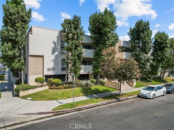 9950 Jordan Avenue 10, Chatsworth (los Angeles) CA 91311