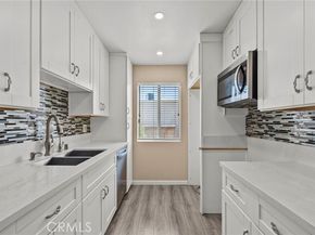 9950 Jordan Avenue 10, Chatsworth (los Angeles) CA 91311