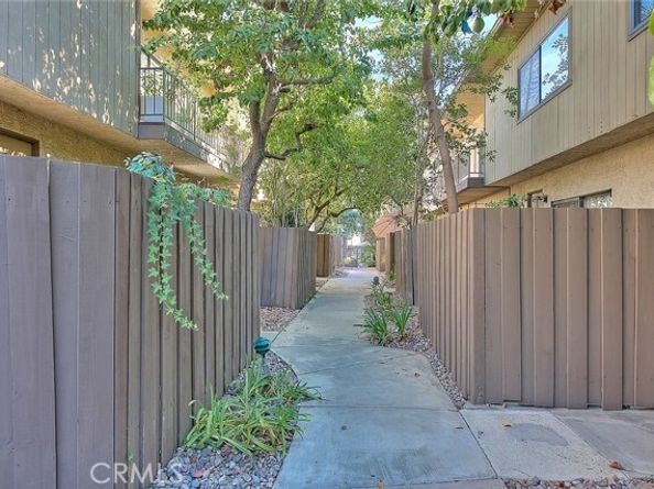 15051 Sherman Way F, Van Nuys (los Angeles) CA 91405