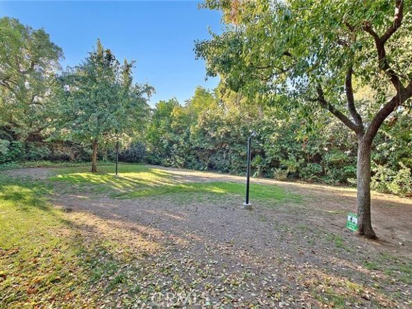15051 Sherman Way F, Van Nuys (los Angeles) CA 91405