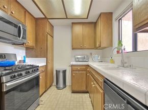 15051 Sherman Way F, Van Nuys (los Angeles) CA 91405