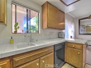 15051 Sherman Way F, Van Nuys (los Angeles) CA 91405